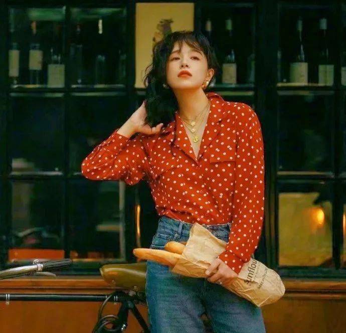 时尚是个圈经典港风穿搭今天带你玩转九零年代