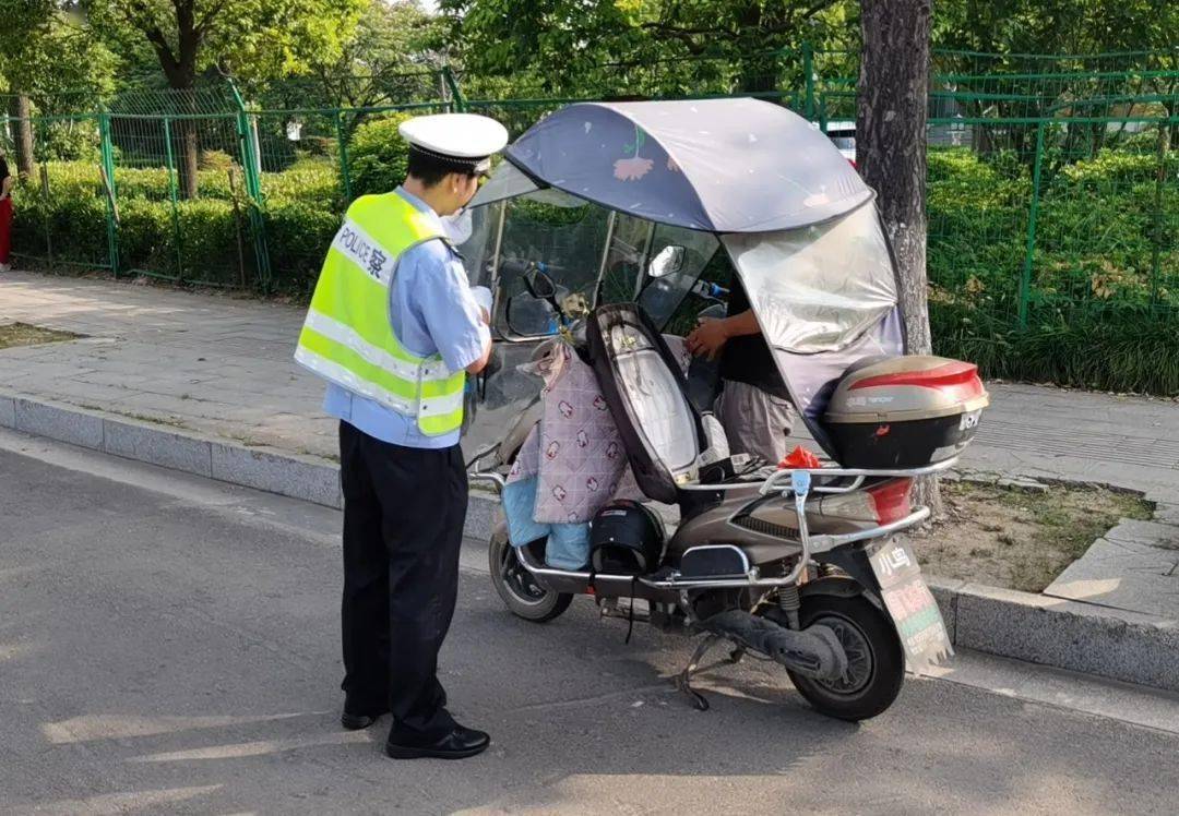 淮北交警严查电动车!