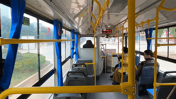 公交车上动态图片图片