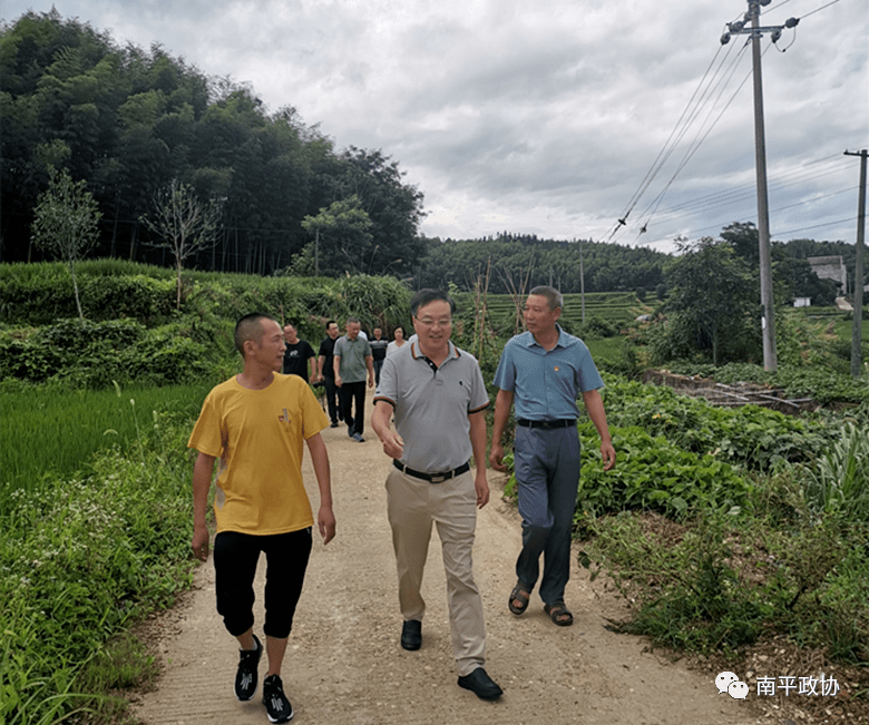 学史明理 振兴乡村 余建坤到管厝乡开展"我为群众办实事"实践活动