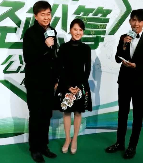 没有滤镜修图明星也真实,任静脸上皱纹不假,但老也老得好看!