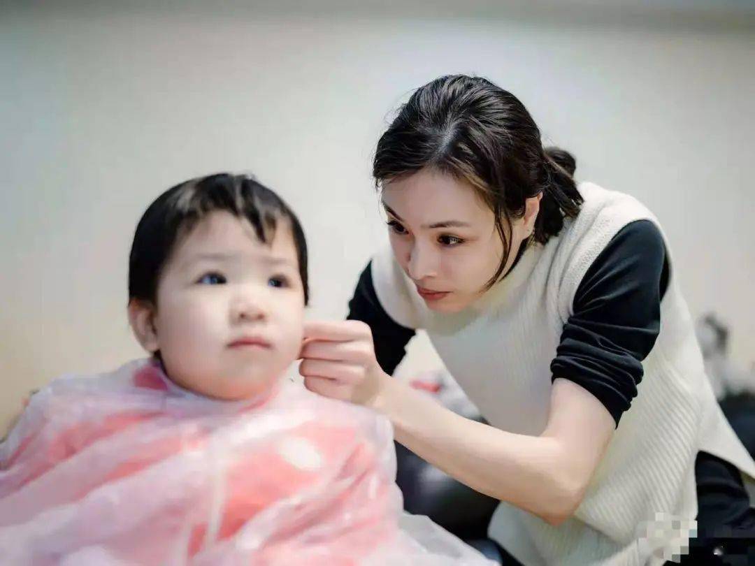 官宣|跳水皇后吴敏霞官宣二胎！四肢纤细状态好，CEO老公现身示爱！