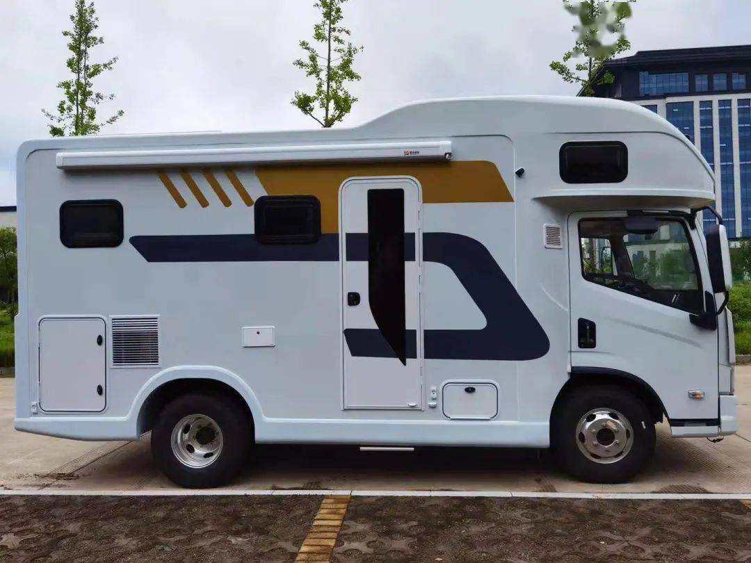 358万坐享美沃上汽跃进h500轻卡房车的宽敞空间