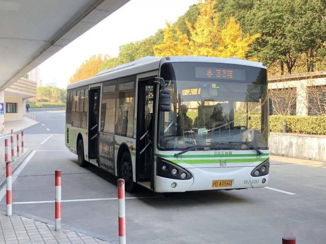 33路swb6107hg5(s0j)型客车(张渊源 摄)编辑:吴百欣资料:上海市测绘院