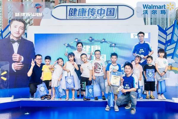 寻找|邹市明现身沃尔玛，和舒肤佳一起寻找“首席健康官”