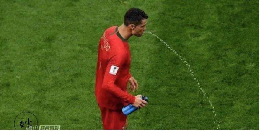 溶液|为什么足球运动员喝水后立刻吐出来？原来不只漱口这么简单