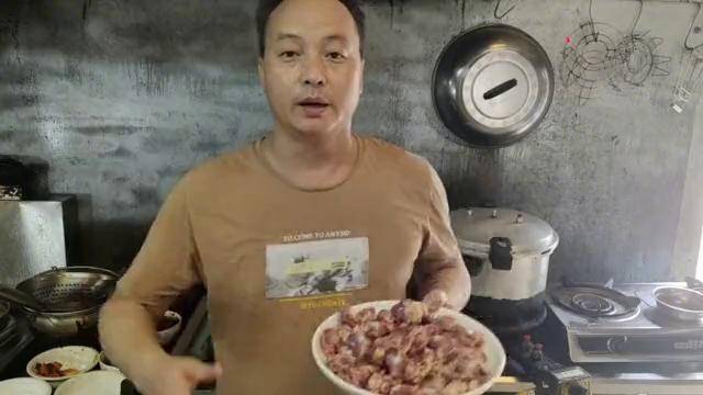 鸡胗鸭胗好吃但还是东哥这盘鸽子胗好吃收藏了