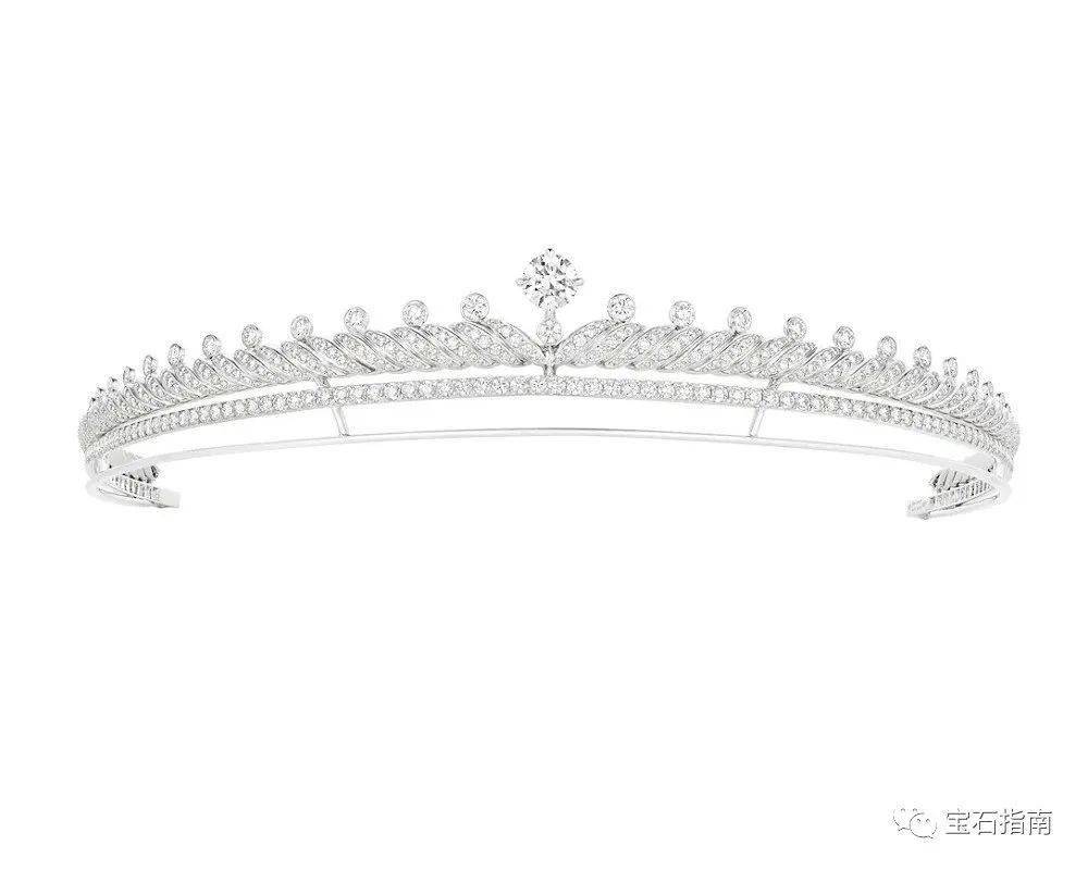 鉴赏chaumet推出torsade高级珠宝系列旺多姆圆柱上的螺纹雕饰