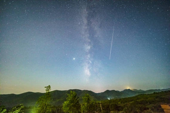 天文|星空有约|“圣洛朗的眼泪”将“滑落”夜空，一起来观赏