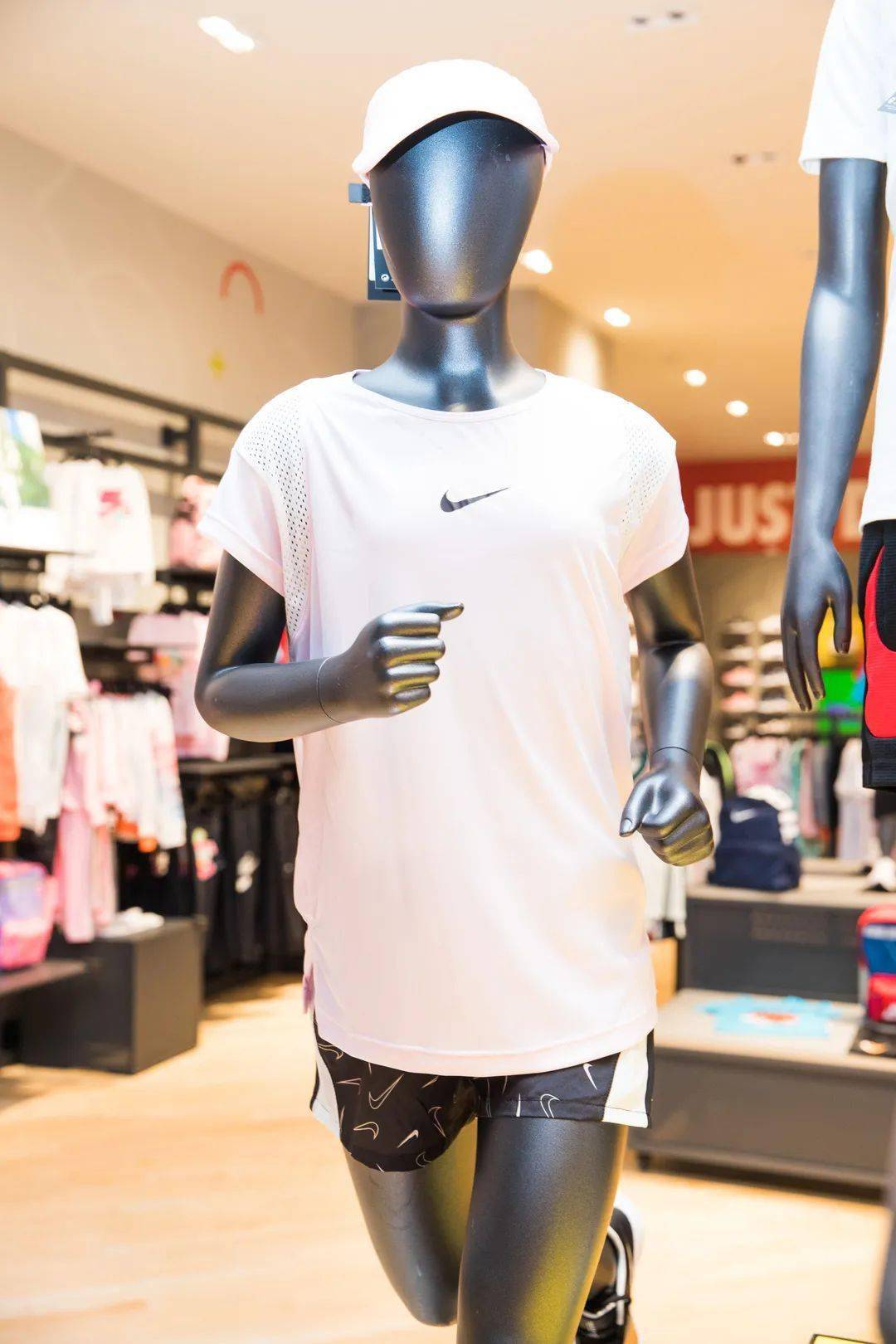 产品|成都人冲冲冲！5折雅诗兰黛，100+购女装！乐天8周年宠粉来啦！