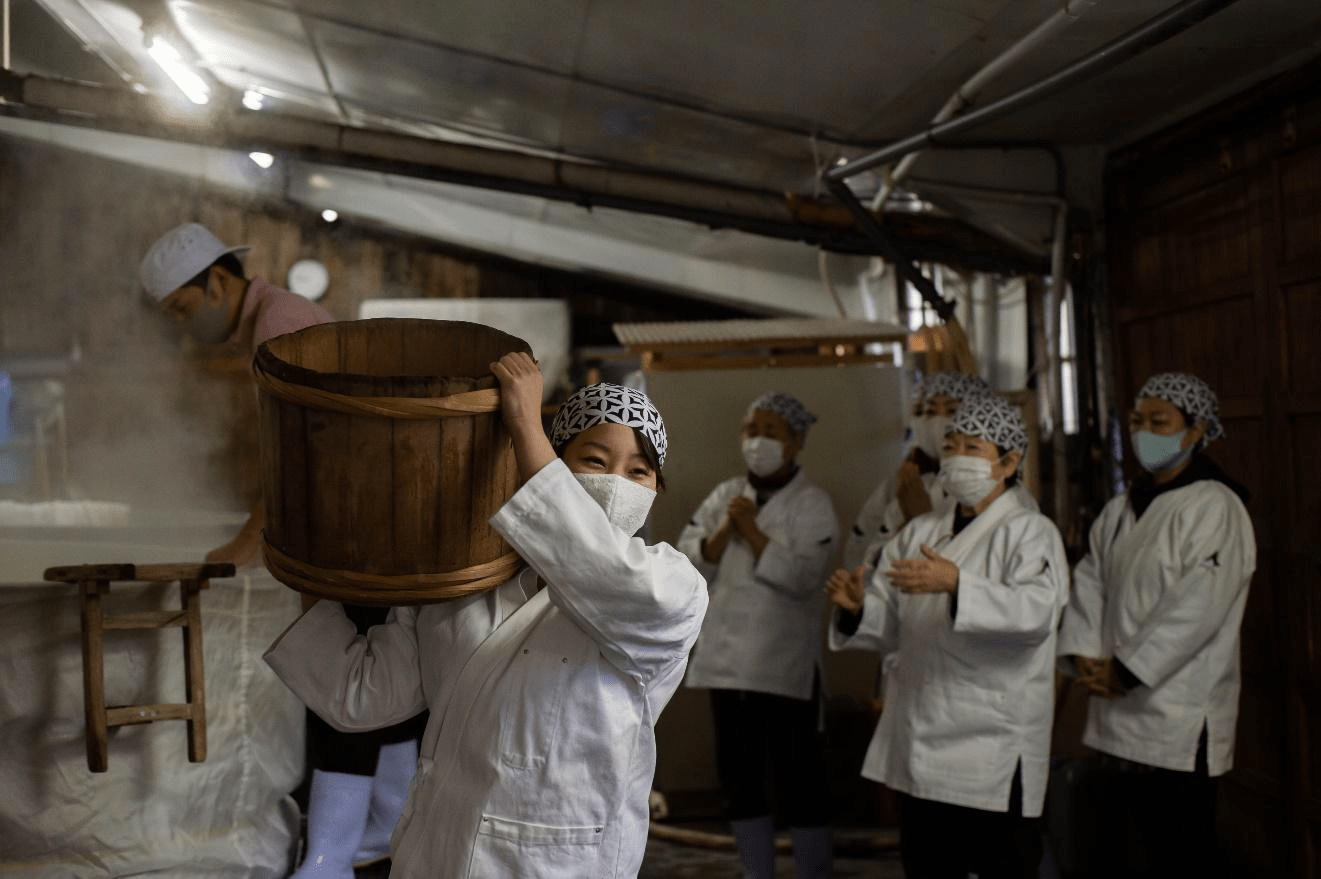 花车|云旅游 | 酿酒、泡温泉、漆器……体验传统的日本风俗