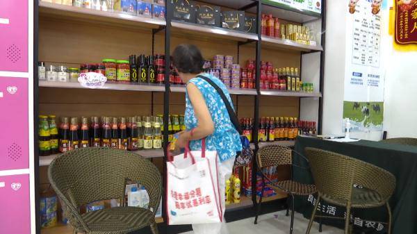 老两口|贵阳老人花几十万买保健品，明知受骗却不愿退货，原因让人无奈......