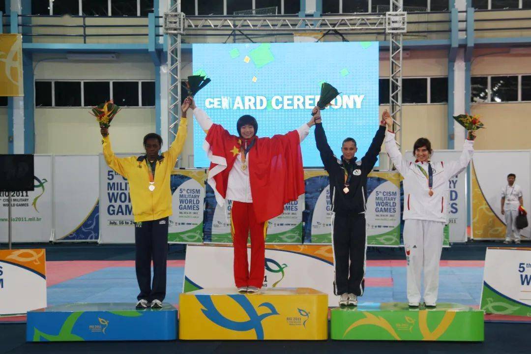 张华:从"世界冠军"到"体育老师"_跆拳道