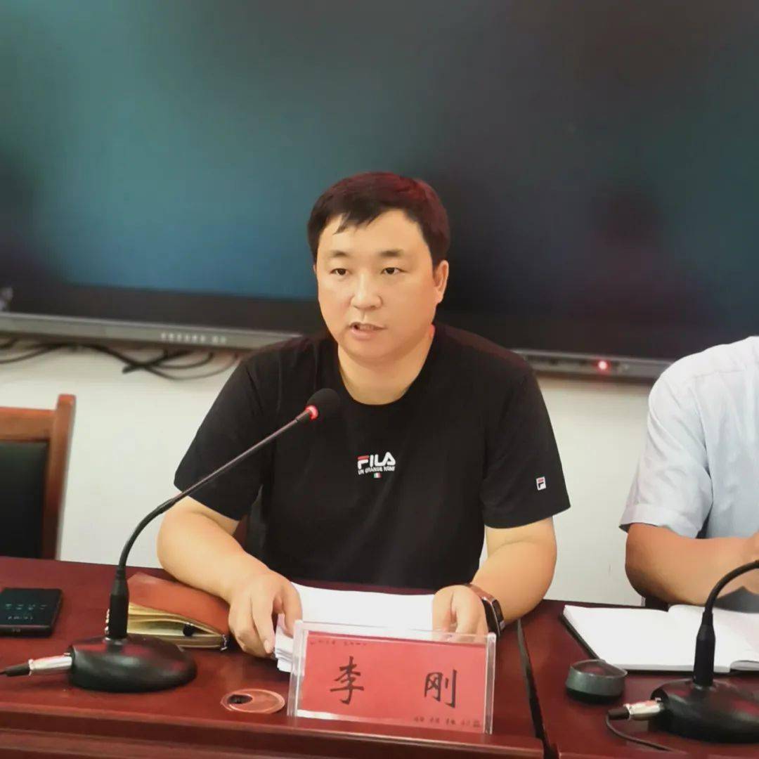 郏县一高凝心聚力启新程真抓实干开新局我校召开专题会议传达县第十四