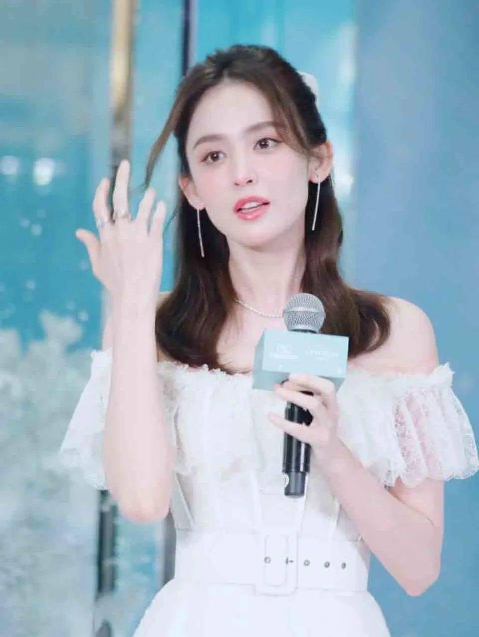 夏天|裙子里面别穿“安全裤”了！2021最流行这样穿！