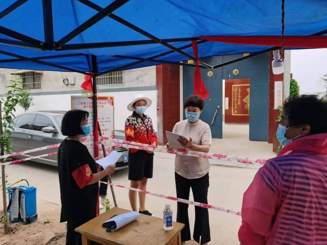 上官镇党委书记王玲芝镇长郭少阳深入各村督导检查疫情防控工作
