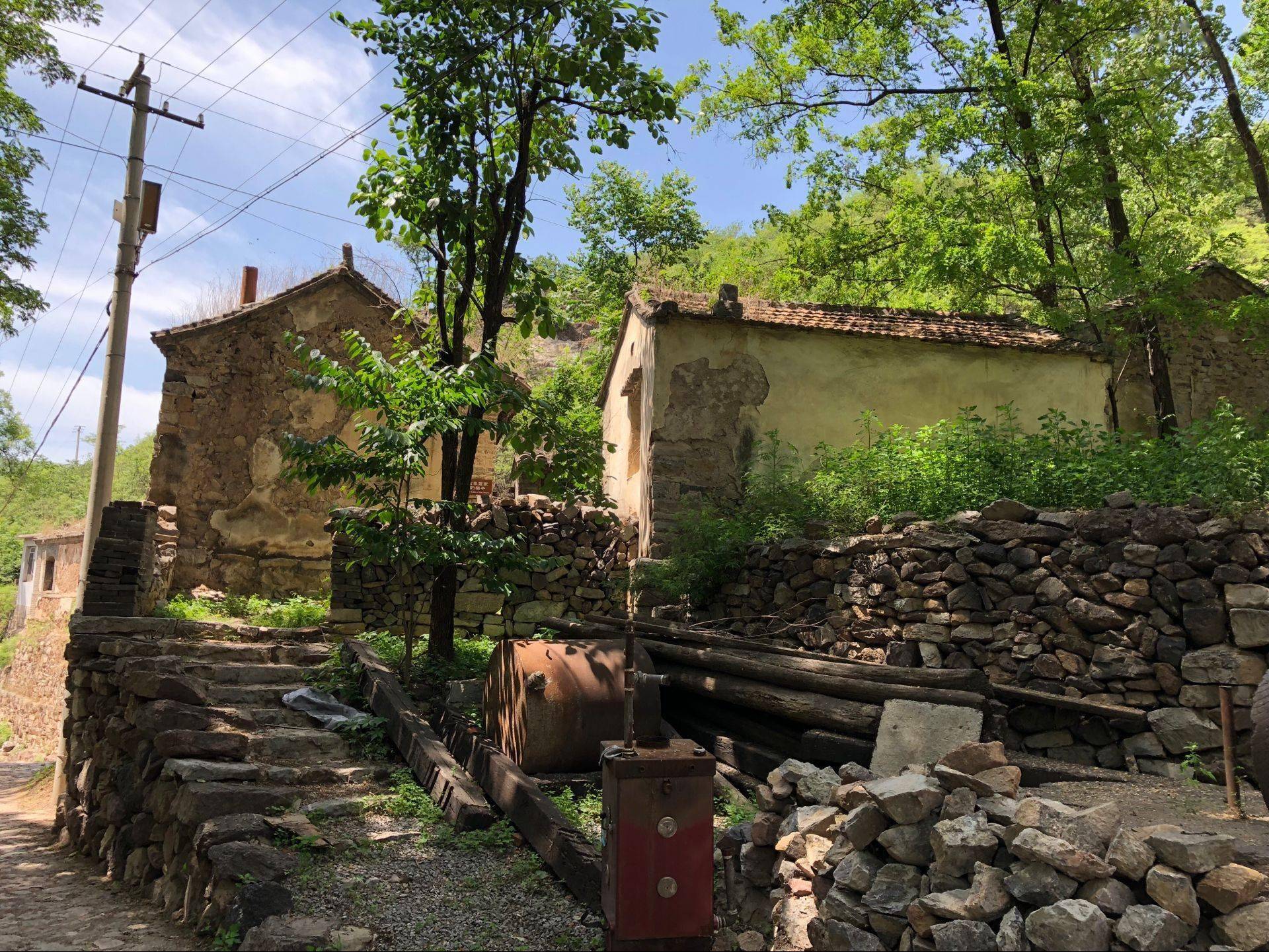 城里人在农村买了个农民房子要求确权专业人士你违法了