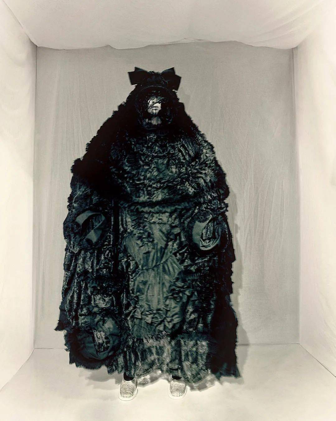 过服装设计|川久保玲：人“狠”话不多！时尚界的破坏者设计的衬衫有何不同？