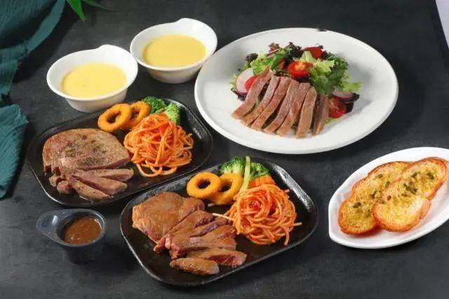 特色川式辣酱是辣椒党的福音秘制酱汁搭配多汁牛排让你欲罢不能新鲜