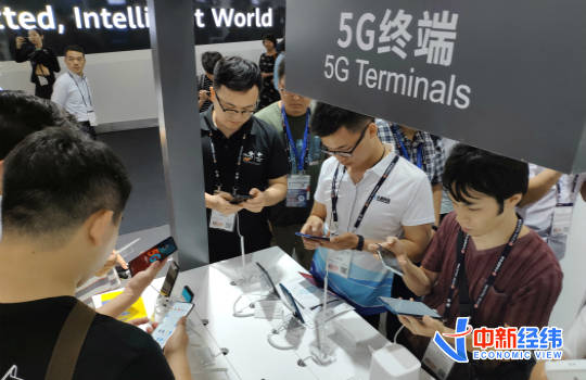 屏下|你不想换新手机，可能是因为手机行业太“内卷”