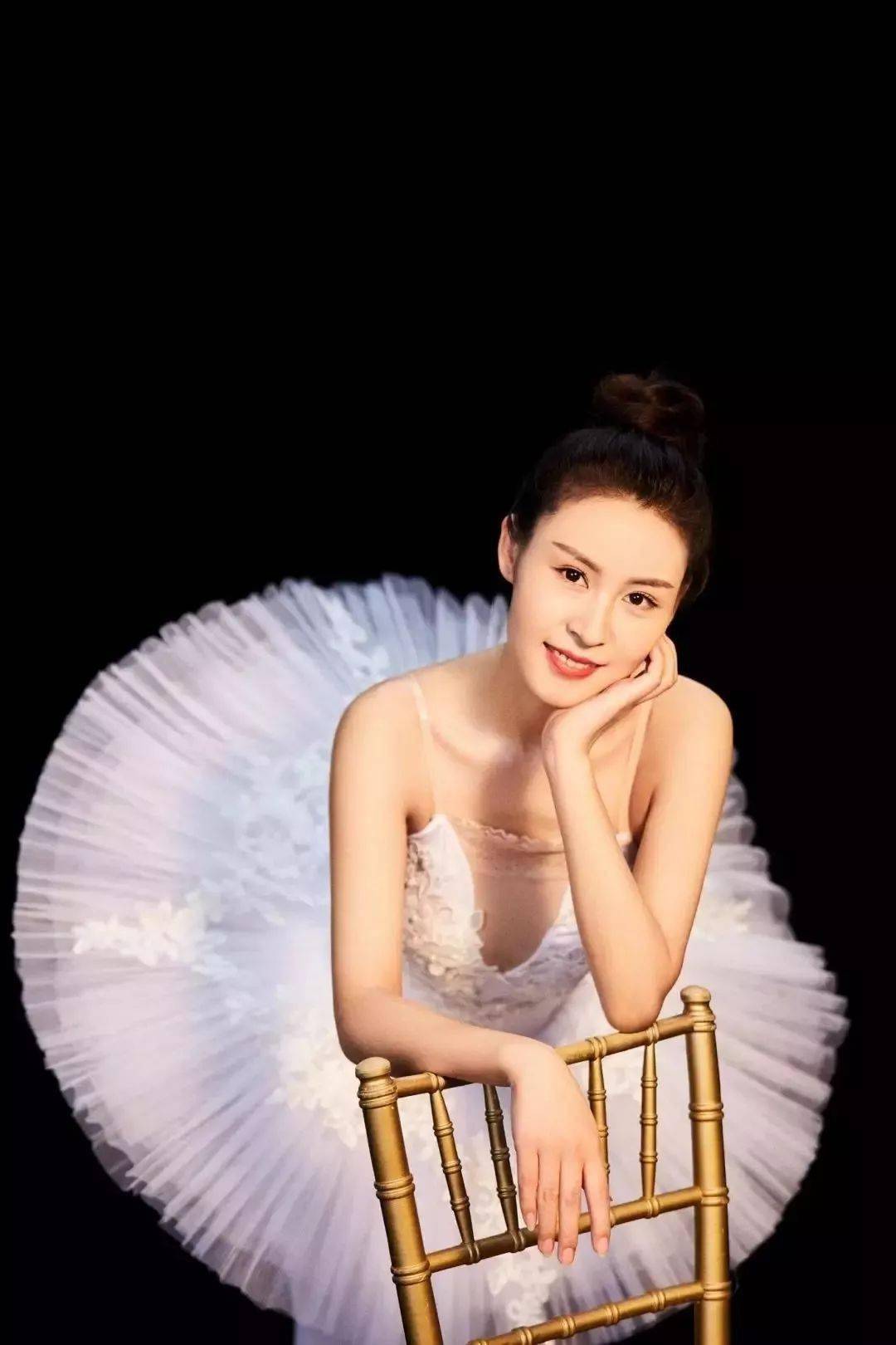 脸部|52岁王菲消失900天后，逼疯网友：终于明白为何她这么让人难忘