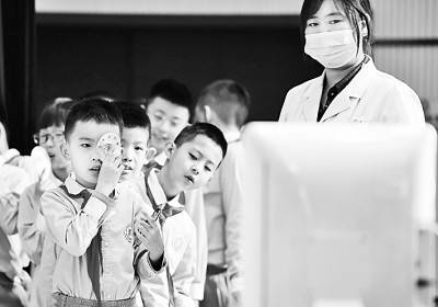 赵愈敏|全国近6亿人近视，手术摘镜就能一劳永逸吗？