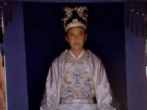 红楼梦中,贾家两个公爵都降爵了,史家为什么还是侯爷?