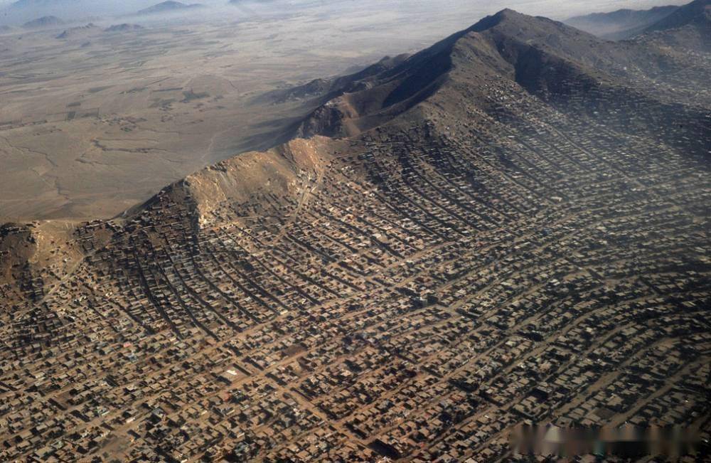 阿富汗大国角力的帝国坟场塔利班高歌猛进下的城乡鸿沟