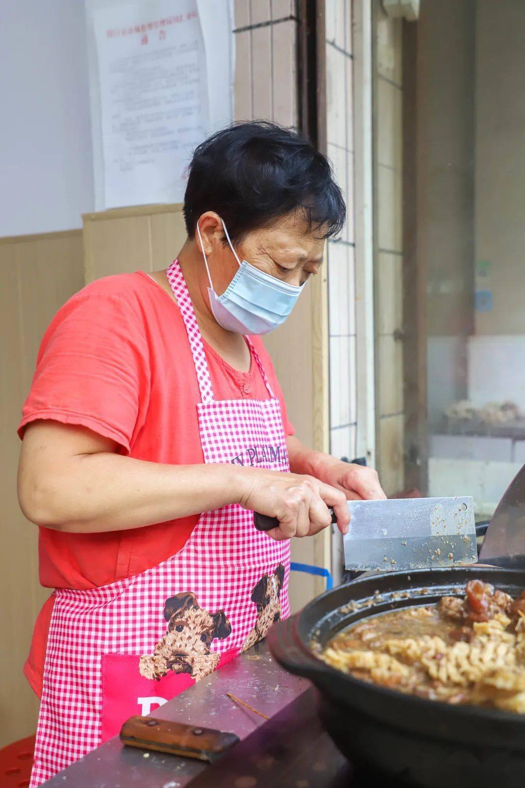 大十字街口摆摊30多年的白吉馍做出了3代人忘不掉的味道~