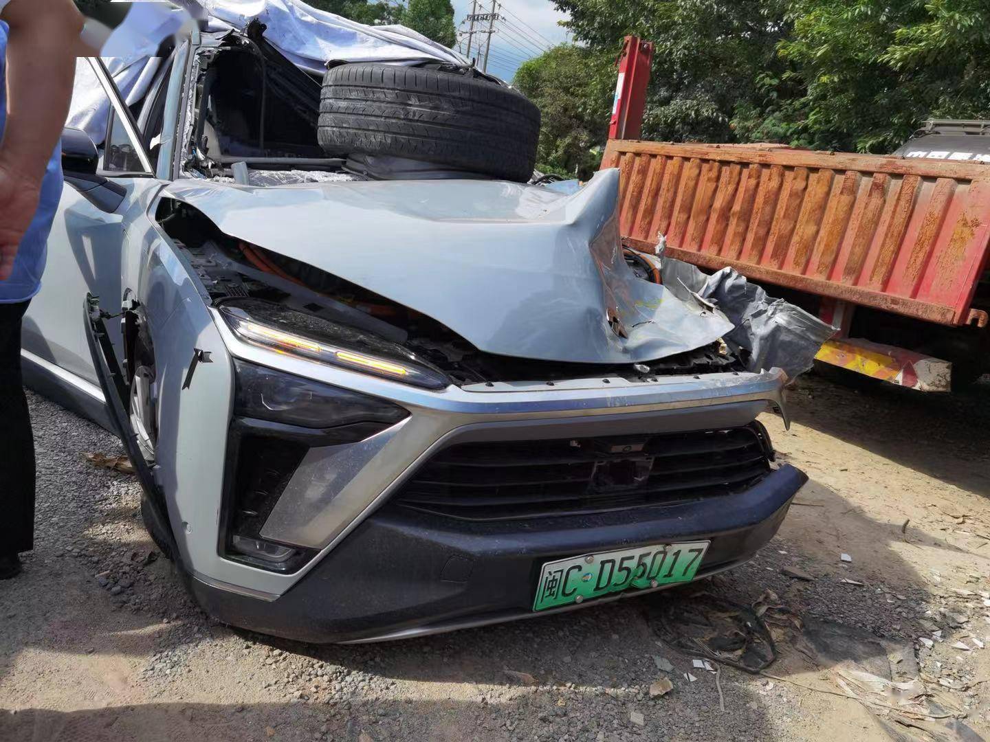 企业家驾蔚来车祸离世,祸因"自动驾驶"?谁之责