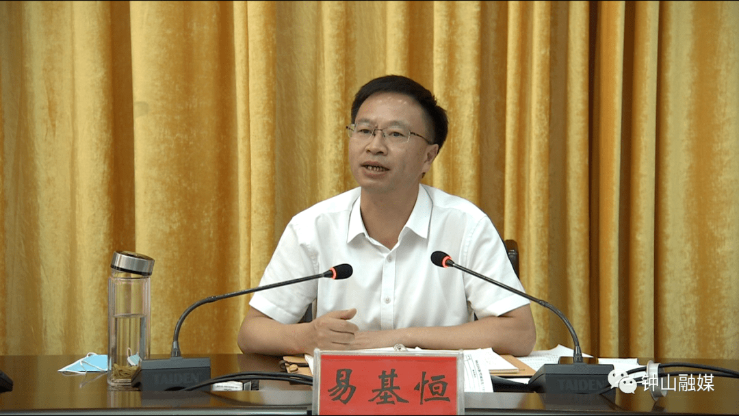 易基恒指出,各级各部门要强化认识,高度重视新型城镇化工作和"三改"