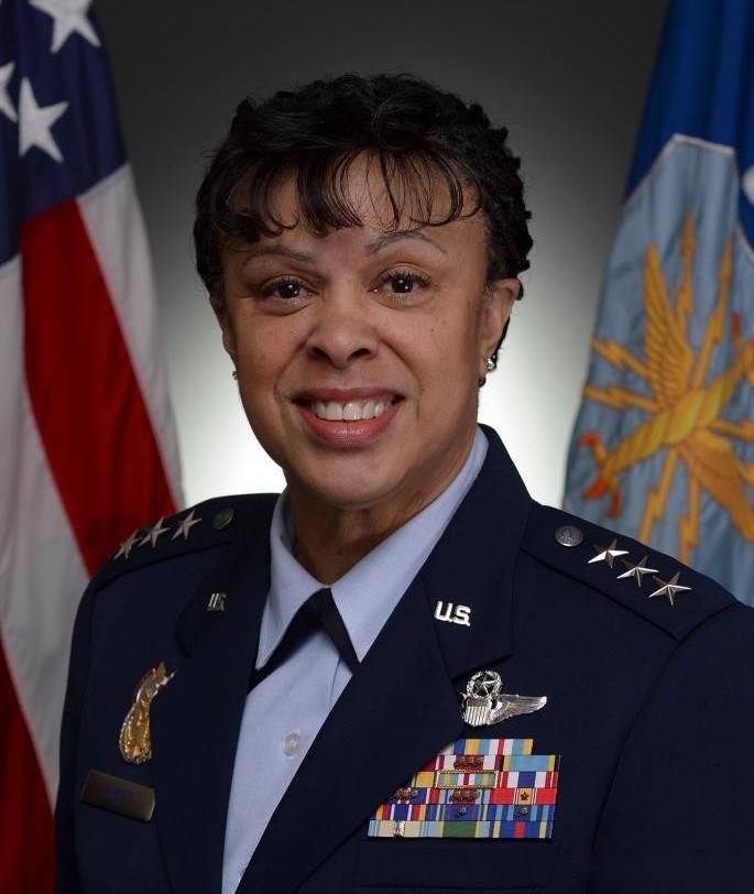 美国空军退役女中将加入波音公司飞行时间达125万小时