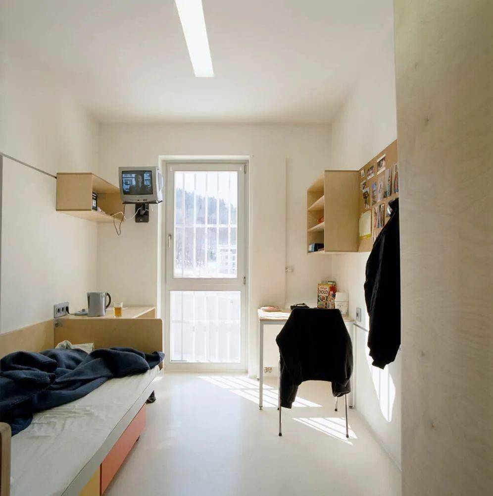 七星级监狱奢华似天堂囚犯白吃白住多角度展示了高墙内的世界