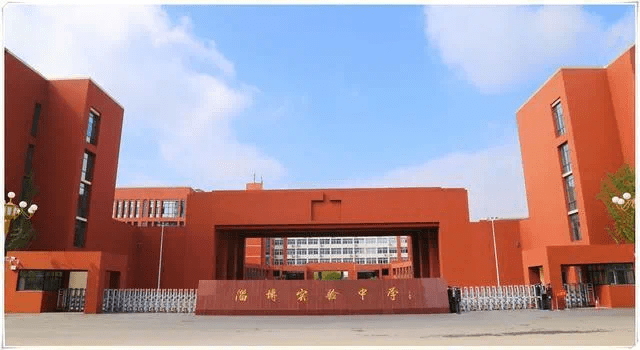 淄博实验中学(来源网络)交通:项目位于世纪路与共青团路交汇处,周边均