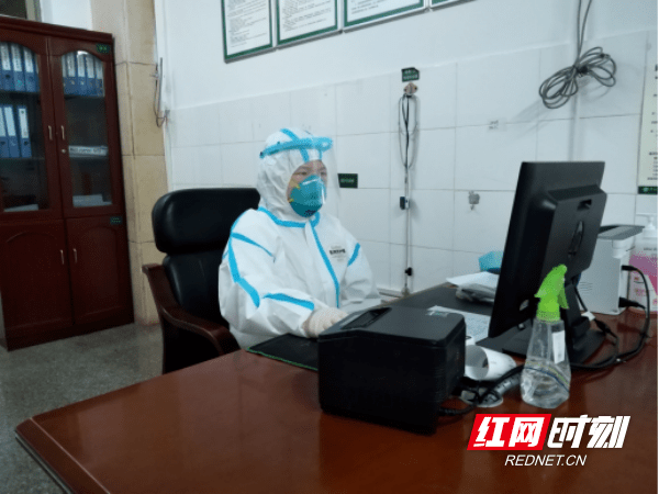 谢主任|邵阳市中心医院感染科冲锋在前：忙晕了，休息几分钟接着战斗！