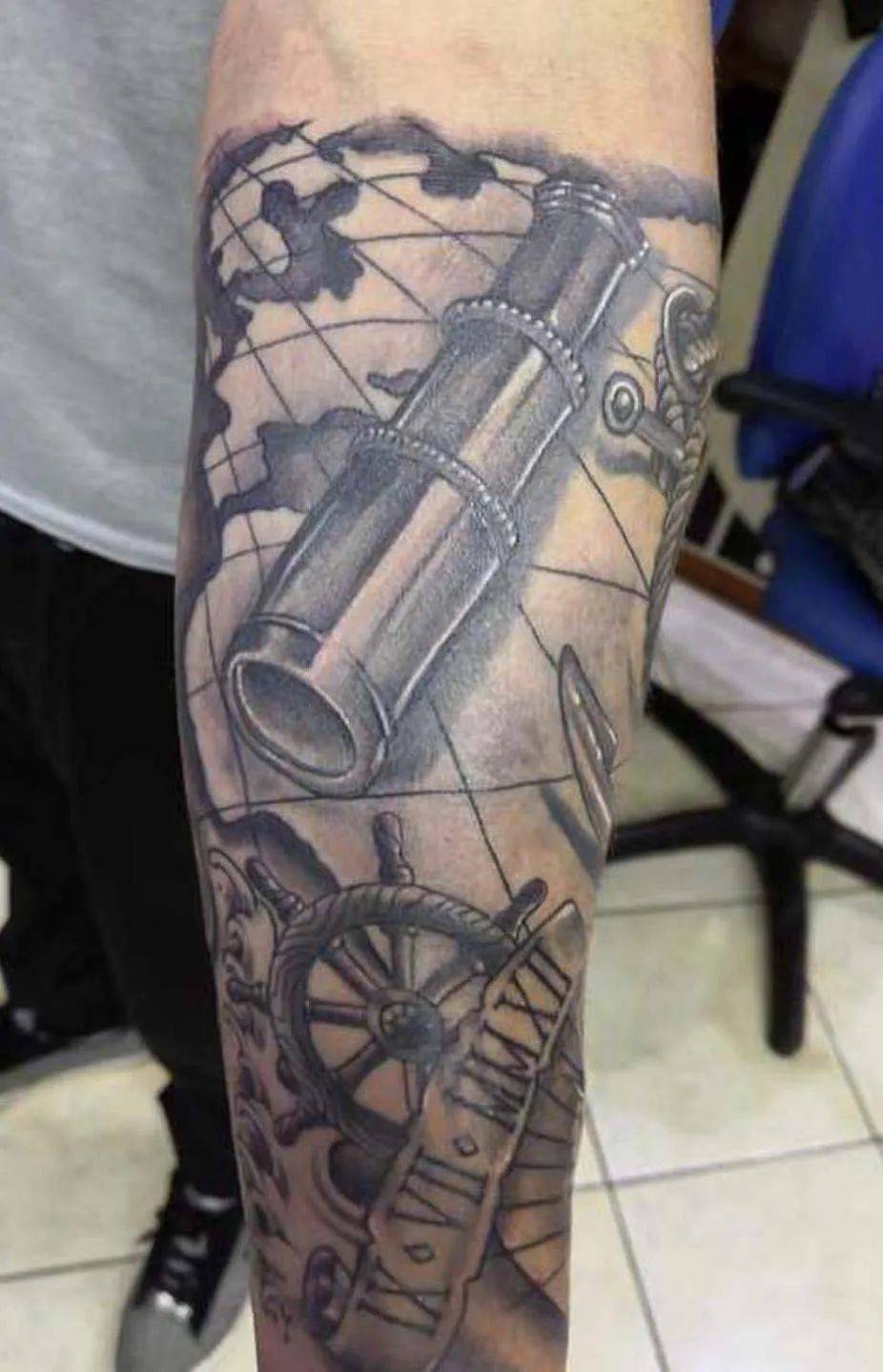 我有一双千里眼纹身