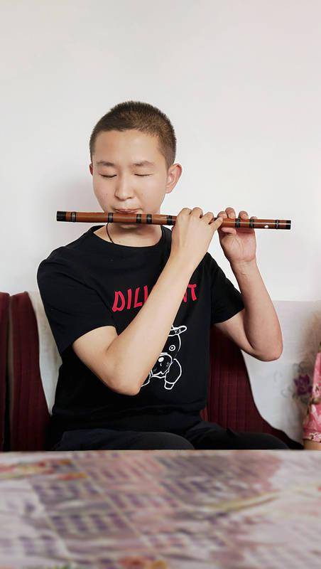 儿子刚出生时,已有4个女儿的张国元为他起名张鹏进,寓意一生大鹏展翅