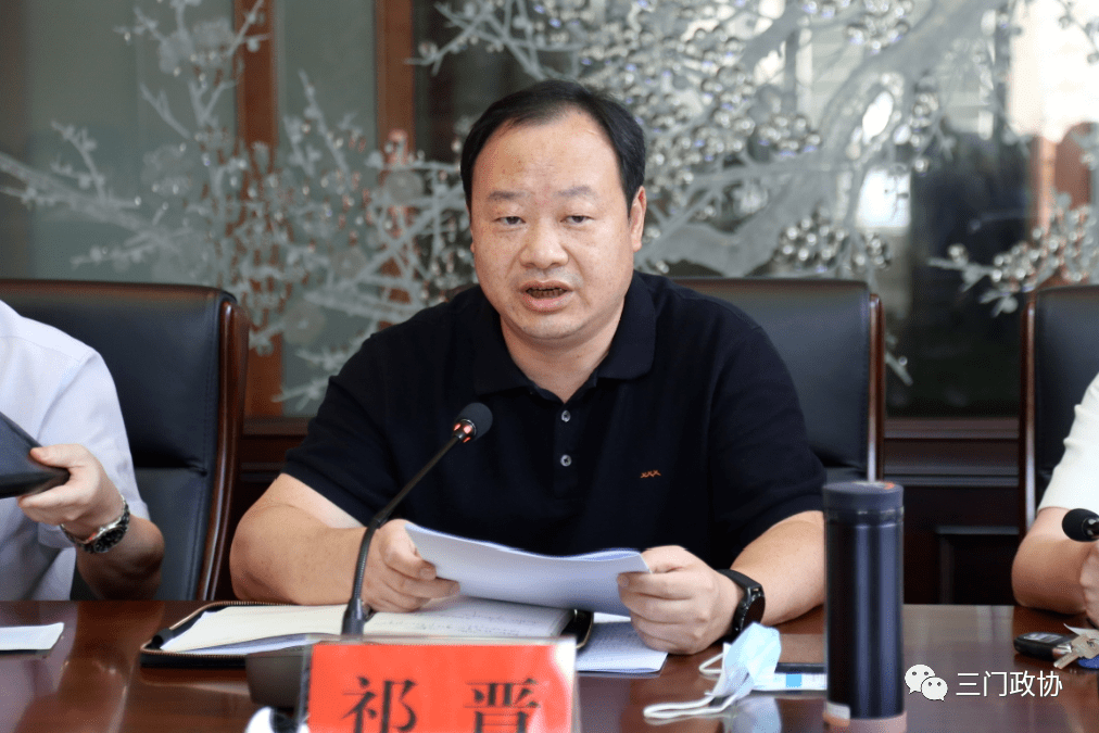 县委常委,常务副县长祁晋通报县政府工作情况上半