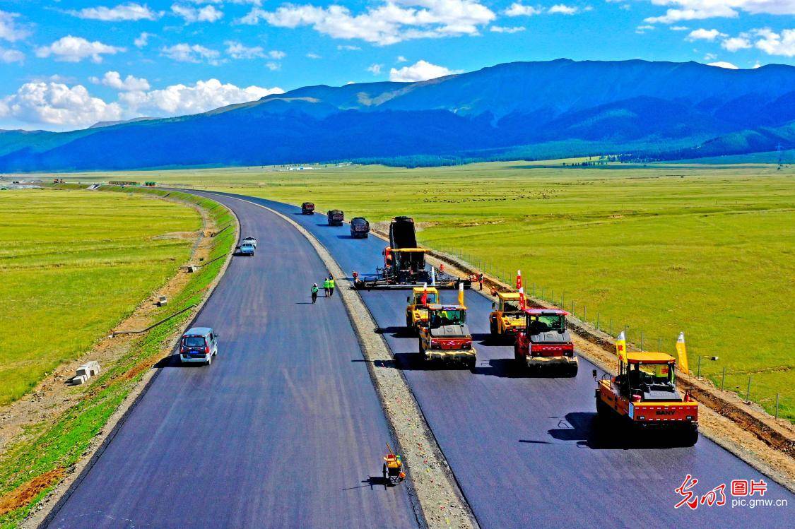 due|National highway due open to traffic later this year in NW China's Xinjiang