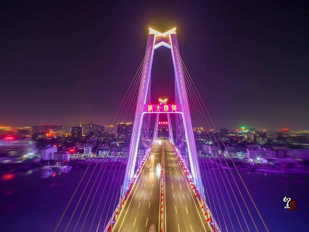 揭阳大桥长虹飞渡水中央