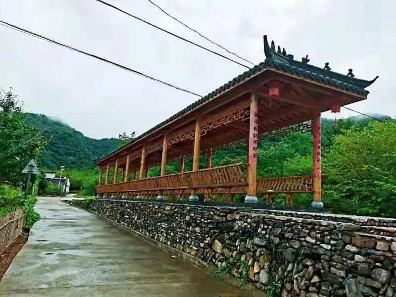 泾县云岭镇村民自发组织了一支自愿者服务队