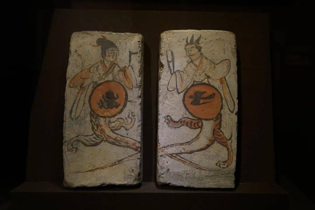 河西走廊的画像砖天上众神人间众生