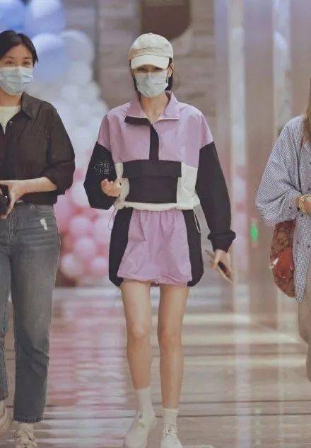 套装|衣品挖绝机 | 女明星：三五百的某宝套装真好穿
