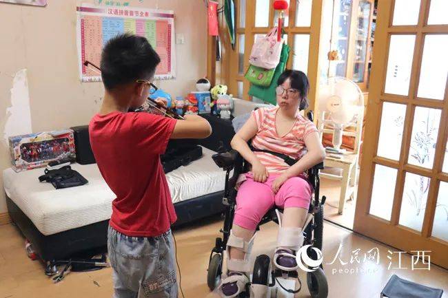 答疑|三甲医院女医生突发疾病瘫痪，免费为网友答疑超8000小时