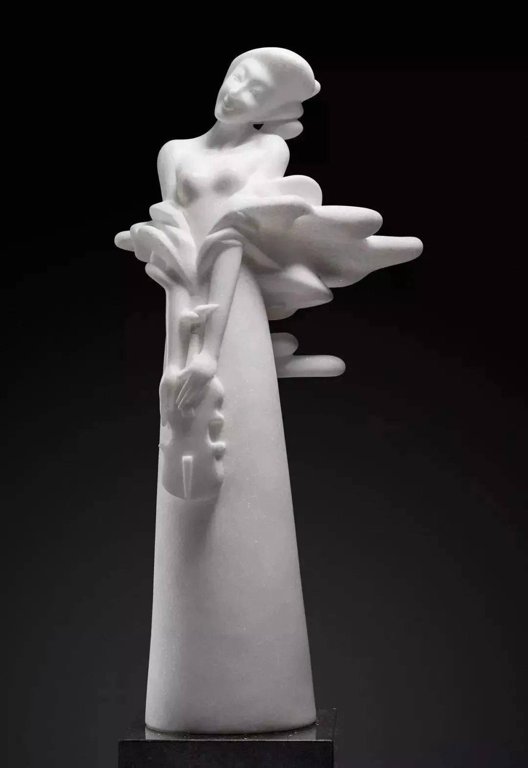 广美雕塑家 | 何健君以泥为笔,挥洒激情,大写意的手法体现了中国的