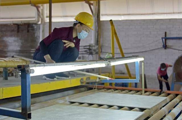 陶瓷厂的破产重生之路!江门法院"三级联动"助力企业恢复生产