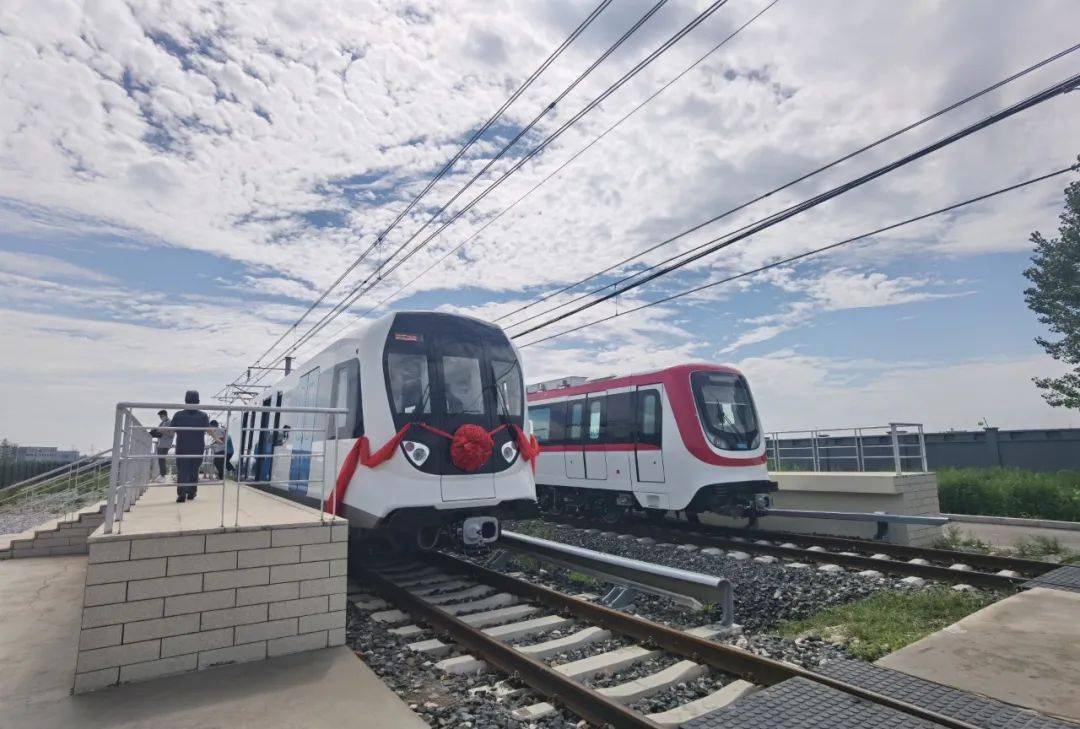 先睹为快,年底北京将开通这三条地铁新线!车辆也“上新”了!_列车