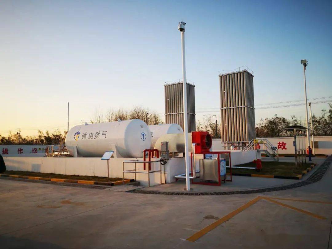 中国天然气市场的上游逐渐形成整体垄断背景下的局部多元化竞争,燃气