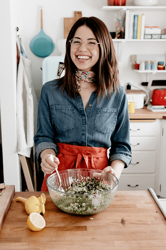 165cm中犹混血第一甜妹炸上热搜放弃千万身家嫁五代农民生娃后竟变成