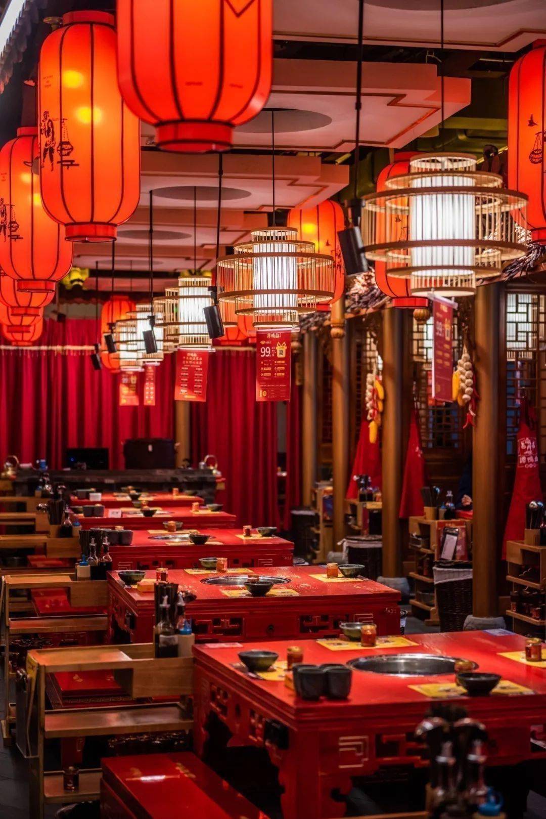 谭鸭血老火锅传承打浦桥日月光店撩翻半个娱乐圈火